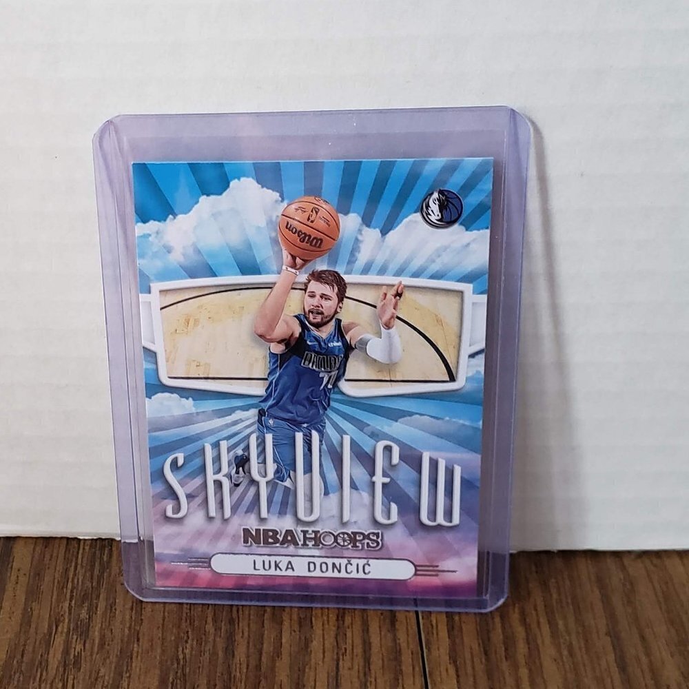 2022-23 Panini NBA Hoops Skyview Luka Doncic #8 Dallas Mavericks